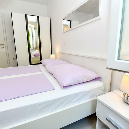 Mila Apartment Sinj Esterno foto