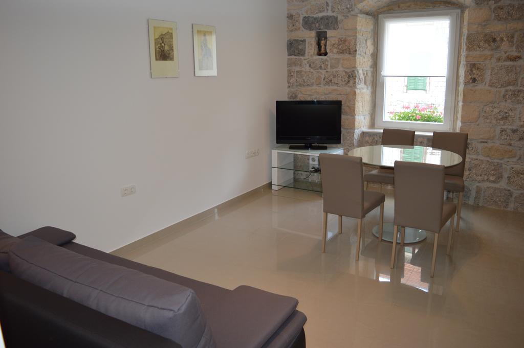 Mila Apartment Sinj Esterno foto