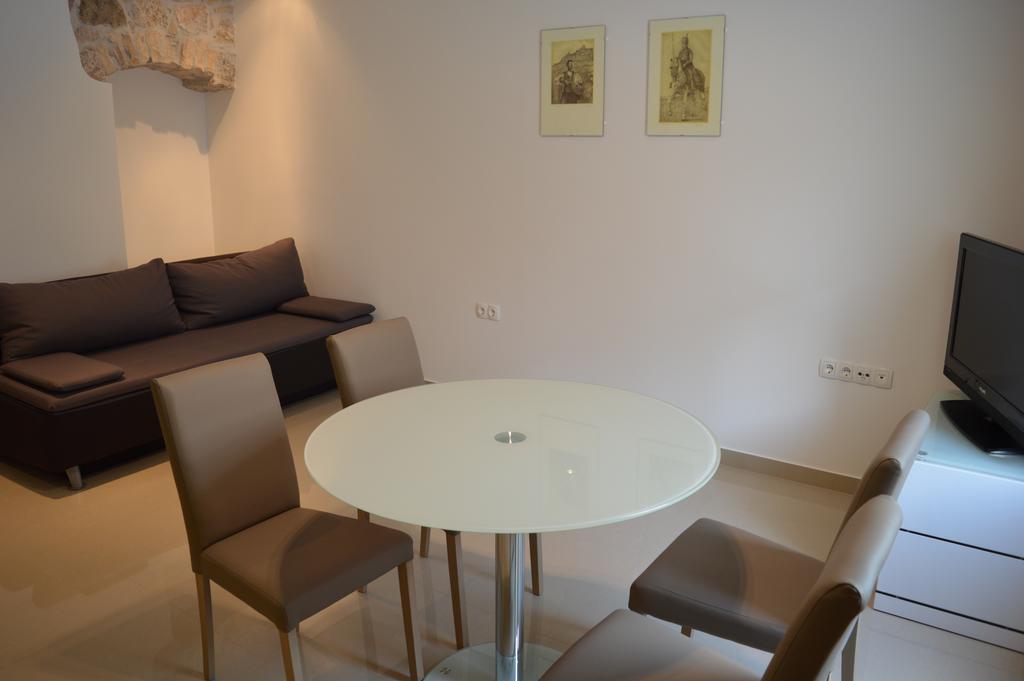 Mila Apartment Sinj Esterno foto