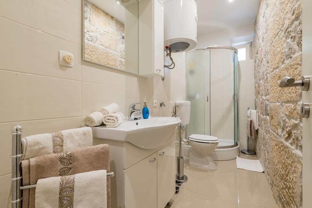 Mila Apartment Sinj Esterno foto