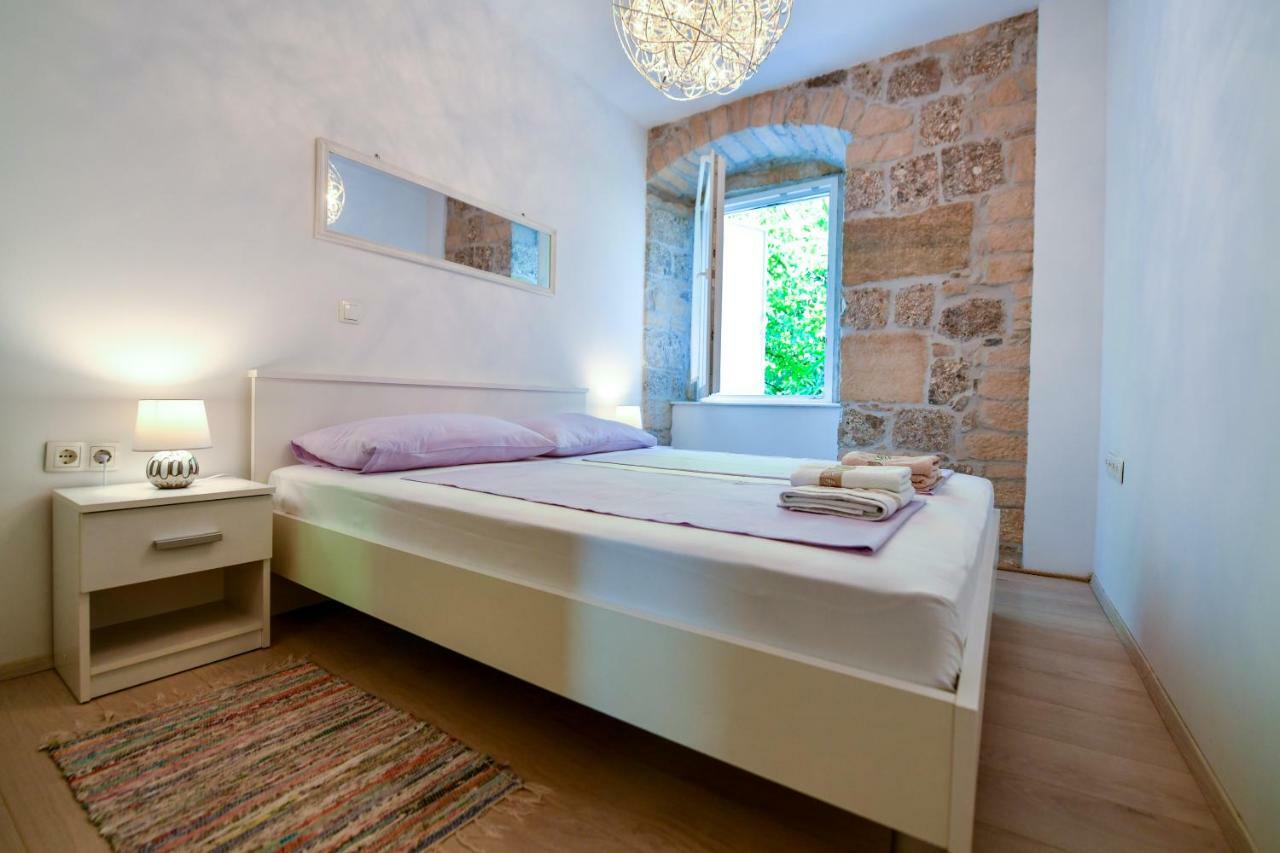 Mila Apartment Sinj Esterno foto