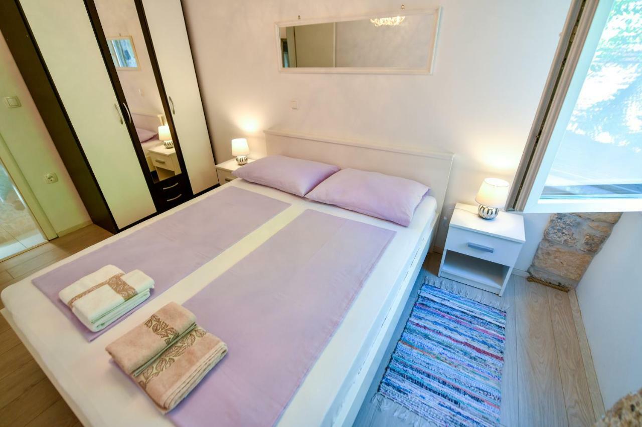 Mila Apartment Sinj Esterno foto