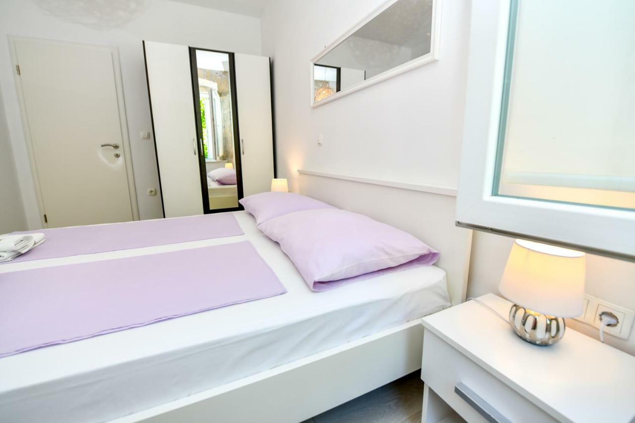 Mila Apartment Sinj Esterno foto